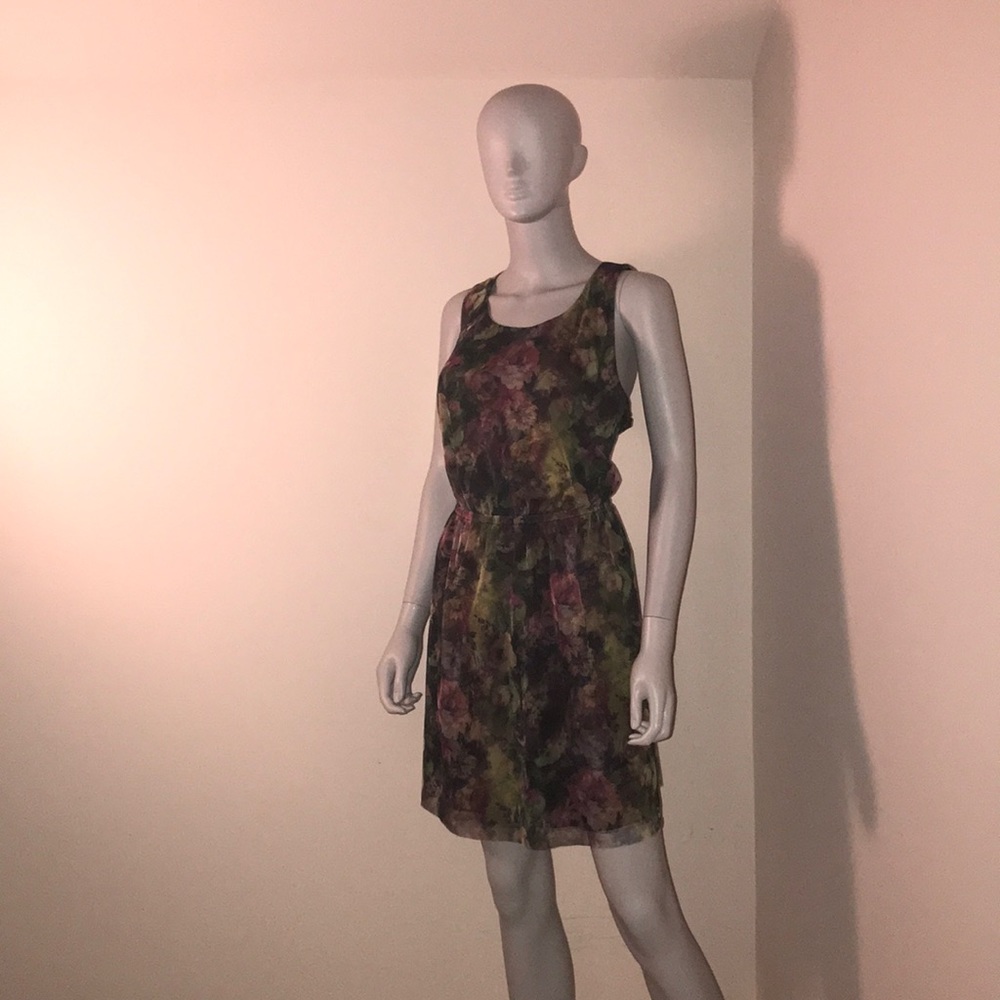 🎉🎉Forever 21 Cute sleeveless floral midi dress